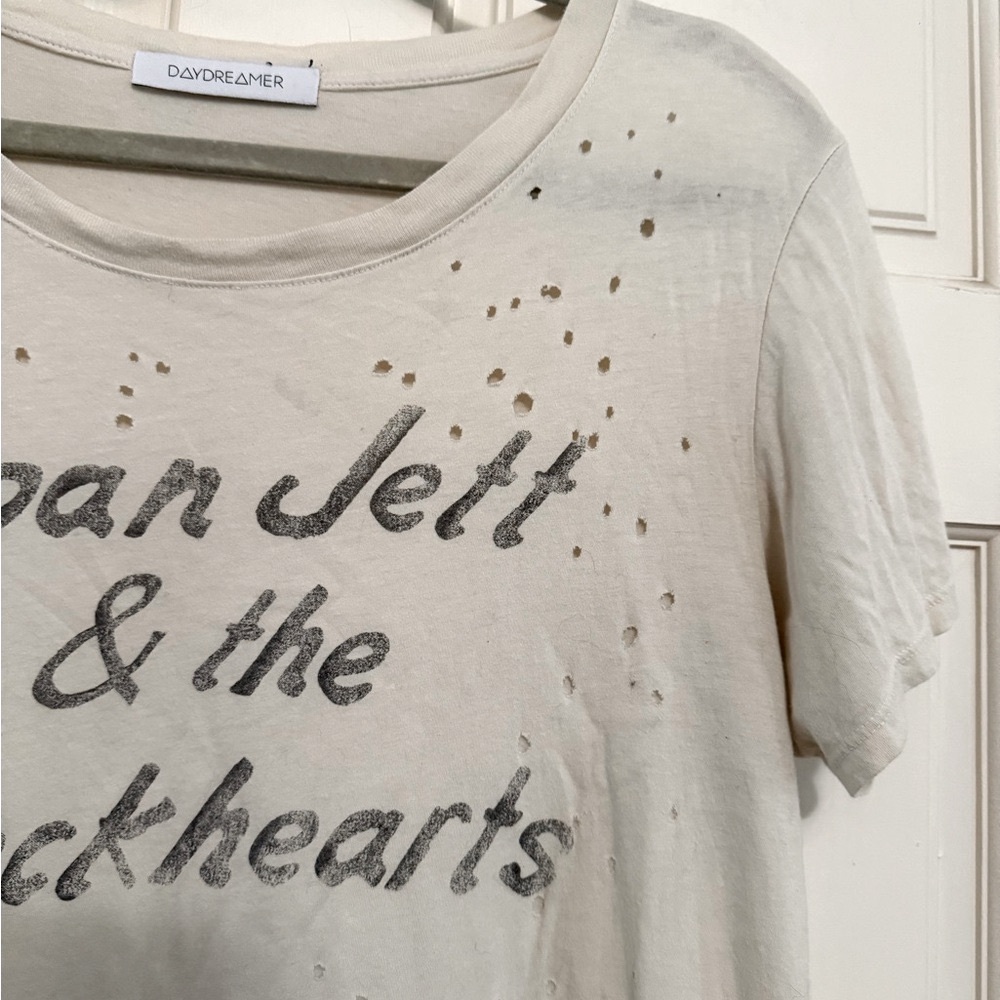 Daydreamer Joan Jett & the Blackhearts Distressed T-Shirt Cream Size Medium - Picture 7 of 9